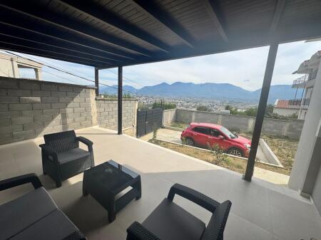 Affittasi casa privata 1+1 con cortile e parcheggio a Mjull Bathore