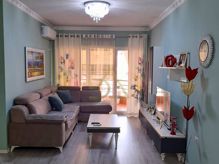 Shitet Apartament në Rrugën Shkëlqim Fusha – Përballë Qendrës Kristal