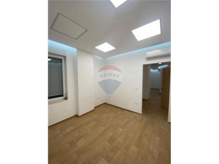 Shitet Apartament 3+1 +2+ post parkimi – Laprake