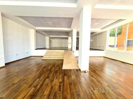 AMBJENT KOMERCIAL 250M2 PER QERA PRANE KOPSHTIT BOTANIK