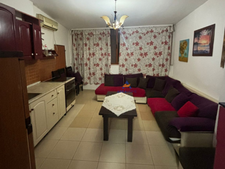 VENDESI APPARTAMENTO 1+1 "VICINO ALLA MOSCHEA DEI TABAKEVE" 120.000 EURO.