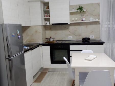 Garsoniere me qera ne qender (500 euro)