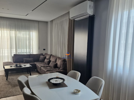 JEPET ME QERA APARTAMENT 2+1+2+BALLKON "UNAZA E RE" 700 EURO.