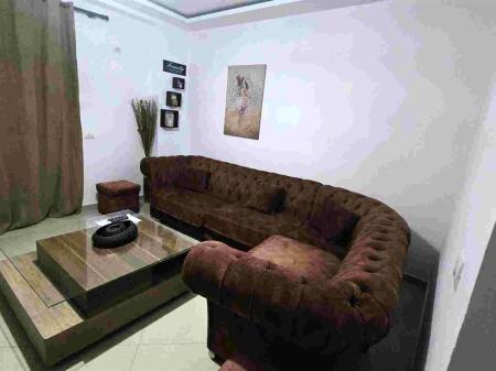 Kodra e Diellit,Rr.Bill Klinton jepet me qera apartament,2+1,i mobiluar 50,000Leke