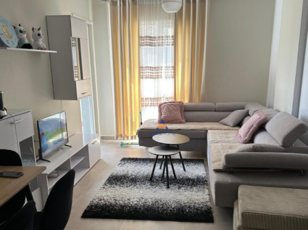 JEPET ME QERA APARTAMENT 2+1+BALLKON "UNIVERS CITY, QTU" 450 EURO.