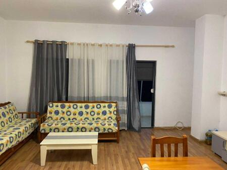 Jepet me qera apartament 1+1 në Kamëz!