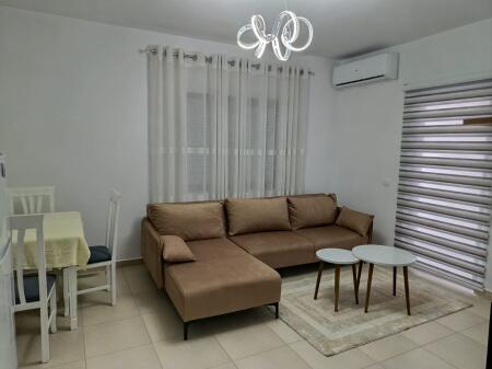 Appartamento in affitto vicino a Vila Gold (Via Dibrës). Palazzo nuovo