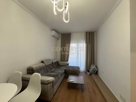 JAPIM ME QIRA APARTAMENT 1+1 NE RRUGEN E KAVAJES 500 EURO