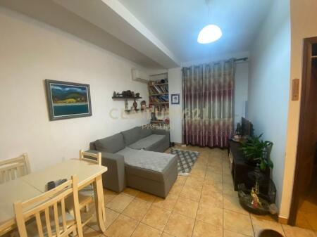 Apartament 1+1 për Qira në Myslym Shyri, Tiranë - 530 euro