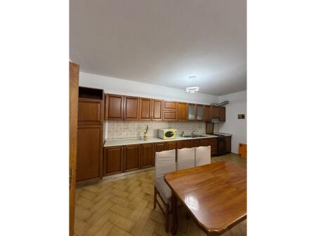 Tregu Elektrik, apartament 2+1+2 me qera