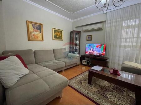 Apartament 2+1+ me qira perball shkolles Deshmoret e Lirise, Rruga Margarita tutulani