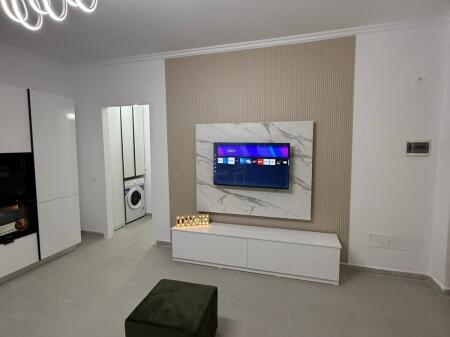 Shitet super apartament 1+1 plus depo dhe parkim