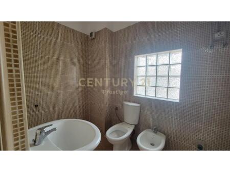 Apartament 3+1+2 me Qira – Pranë Shkollës së Baletit, Tiranë
