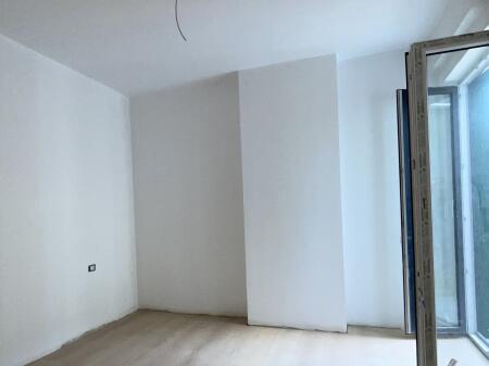 Appartamento 1+1 in vendita a Komuna e Parisit
