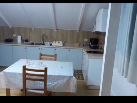 APARTAMENT 1+1. 32000 LEKE.UNIVERSITETI I MJEKSISE