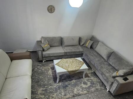 Jepet me qera 1+1 te parku 449 kati 1 vile mobiluar  