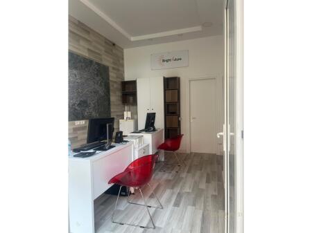 Office for rent in Kika 1, Paris Municipality