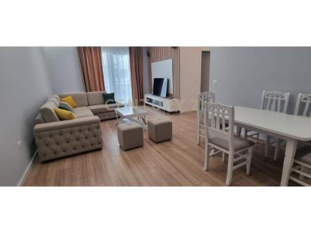 Jepet me qira apartament 2+1+ Post Parkimi në zonën e Fushës së Aviacionit – Pallat i ri,
