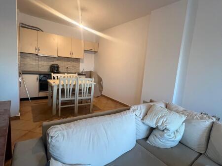 Jepet me qira apartament 3+1 Qytet Studenti
