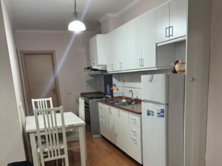 JEPET ME QERA APARTAMENT 1+1 "21 DHJETORI, PRANE MONDIALIT" 560 EURO.