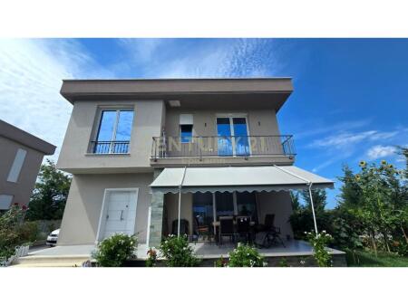 VILË PËR SHITJE NË GJIRIN E LALZIT !!   400,000 €