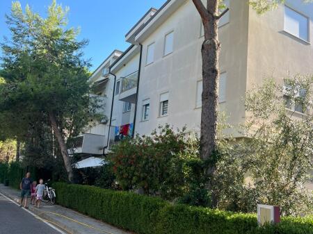 🏡 Shitet Apartament 2+1 në Rezidencën Primavera – Gjiri i Lalëzit 🌊