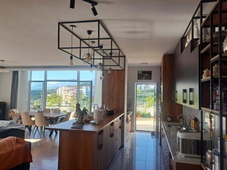 Super duplex 5+1+3+2 garage for sale in Fresk
