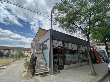 Shitet, Ndërtesë 2-Katëshe + Truall, Lagjia 8, Korçë. (KO56919)
