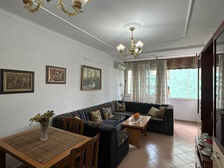 Shitet, Apartament 1+1, Komuna e Parisit