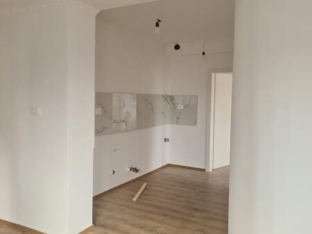 Shitet apartament 2+1 prane Rr.uga Kosovarevel