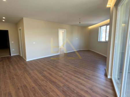 Shitet Apartament – Golem