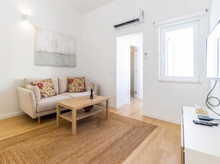 Appartamento In Affitto 1+1 Vicino al Nuovo Mercato (ID B211375) Tirana