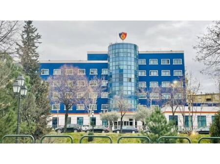 OCCASIONE!! BLV. "BAJRAM CURRI", TERRENO IN VENDITA + 2 UNITÀ DI SERVIZIO!