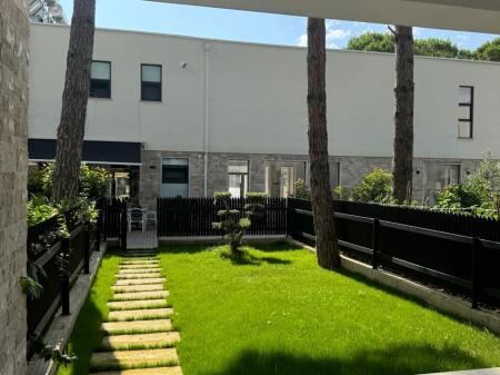 Shitet Apartament 1+1 me oborr "San pietro"