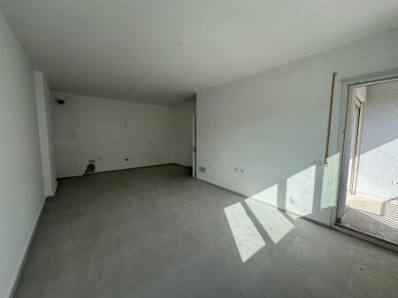 ✨ Shitet Apartament 1+1 – Tek Pazari i Ri