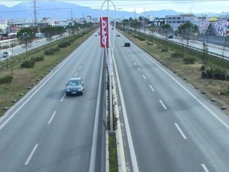 JEPET ME QERA KAPANON PRANE AUTOSTRADES TIRANE-DURRES