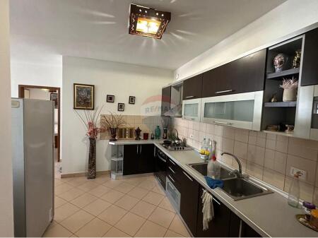 APARTAMENT 2+1+2 PER SHITJE TE SHKOLLA KUQE !