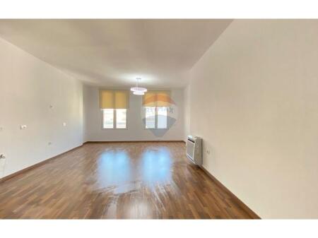 Office 59m2 for rent at Rtsh