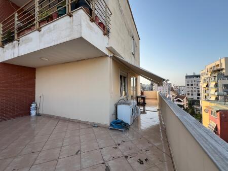 Jepet me qira Apartament 1+1+Verandë, “Pazari i Ri”, Tiranë.