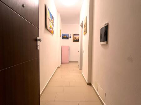 Apartament shumë i madhe në zonën e  Ftohte brenda një rezidence 5 yjesh me pishinë