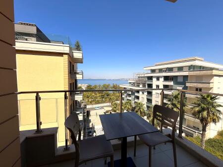 Appartamento molto spazioso nella zona di  Ftohte all'interno di un RESIDENCE 5 STELLE CON PISCINA