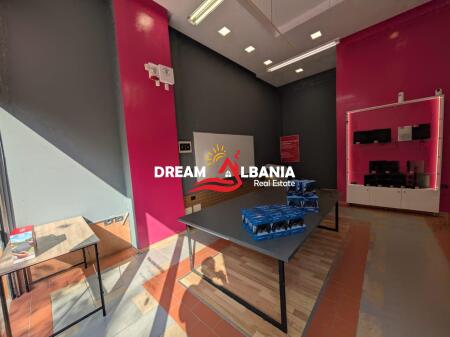 Dyqan me Qera ne Astir, prane Rrethrrotullimit ne Tirane (ID 42711131)
