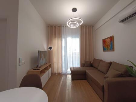 Jepet me qera apartament 1+1 freks