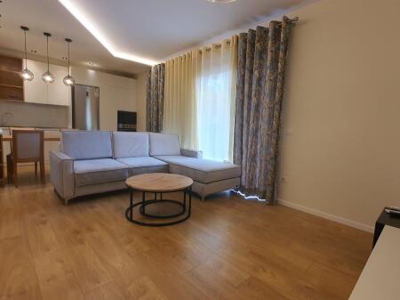 Jepet me qira apartament 1+1 Rruga e Barrikadave.