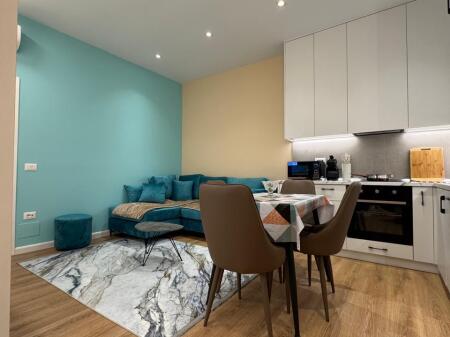 Apartament shumë i madhe në Lungomare pranë Hotel Britania
