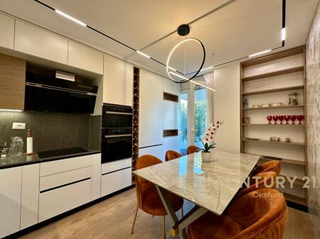 MODERN DUPLEX FOR RENT NEAR THE DRY LAKE!