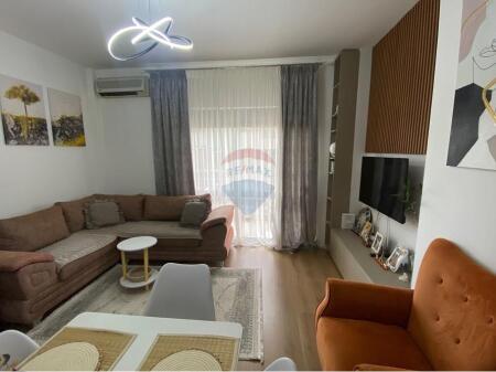 SHITET, APARTAMENT 1+1, FRESKU, TIRANE !