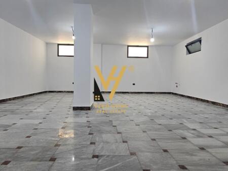 JEPET AMBIENT BIZNESI 200 M2 ME QERA NE BLLOKU 400.000 LEKE