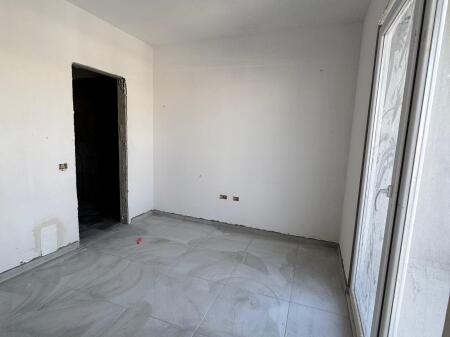 Shitet apartament 2+1 Qtu