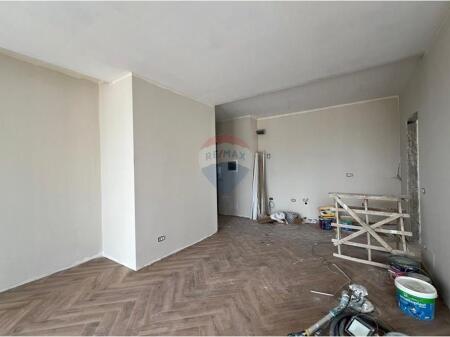 Ambient Zyre Per Qira Tek Mine Peza!